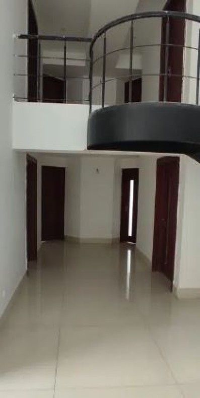8 Bedroom Apartment For Sale in Karachi